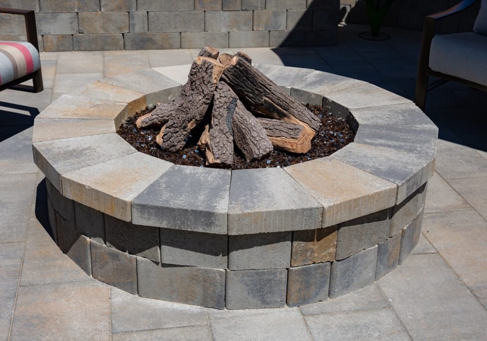 Outdoor fire pit